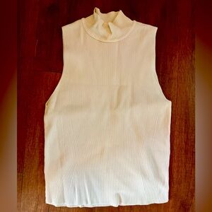 White turtleneck shortsleeve